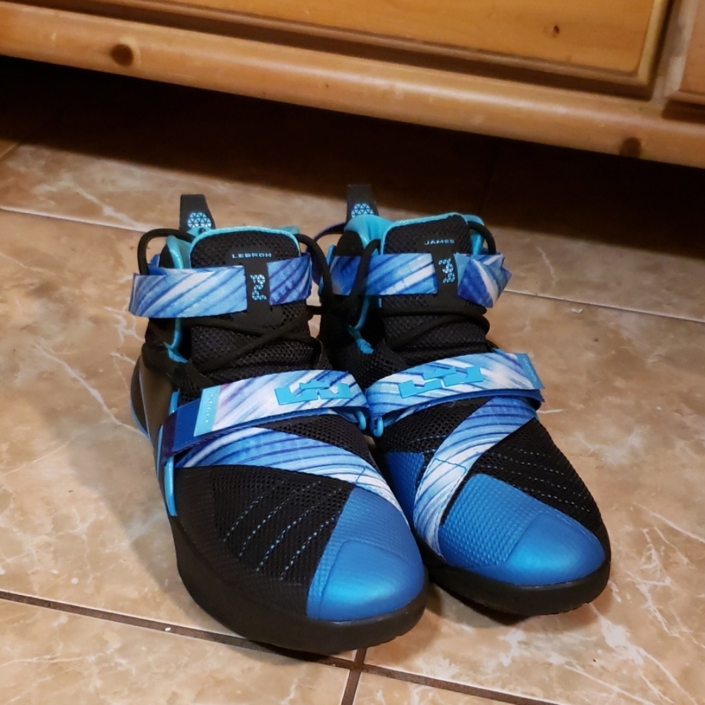 LEBRON Boys shoes